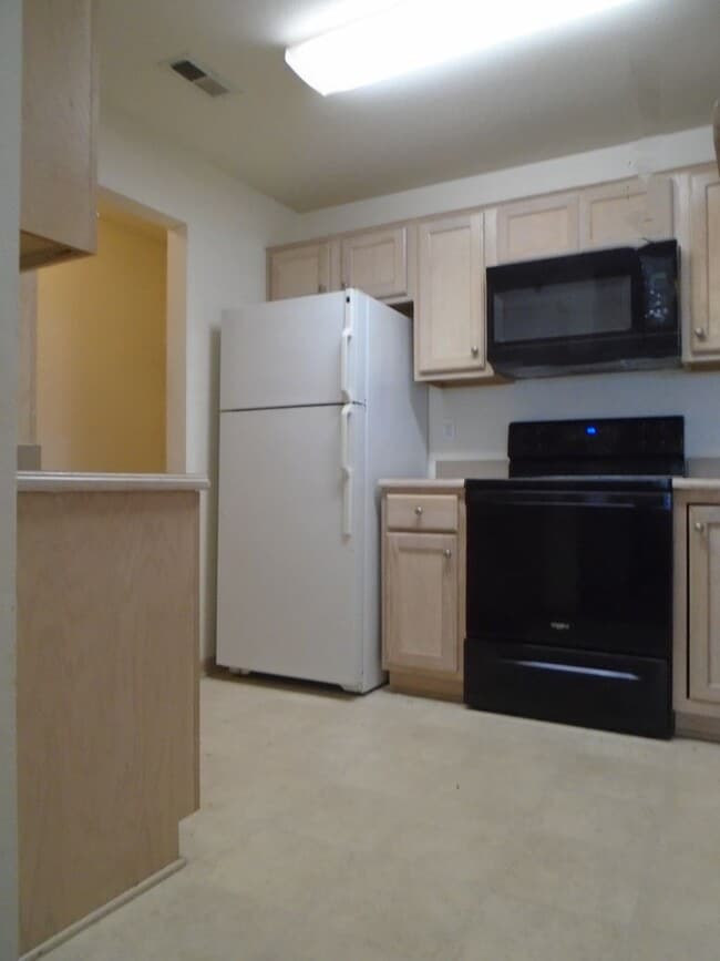 913 Westridge Dr in Junction City, KS - Building Photo - Building Photo