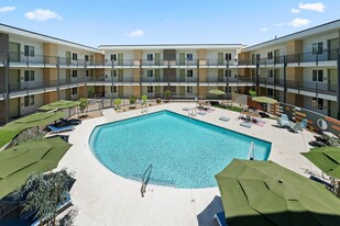 Cabana Bullard Apartments