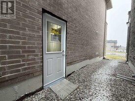 27 Belay Bnd in East Gwillimbury, ON - Building Photo