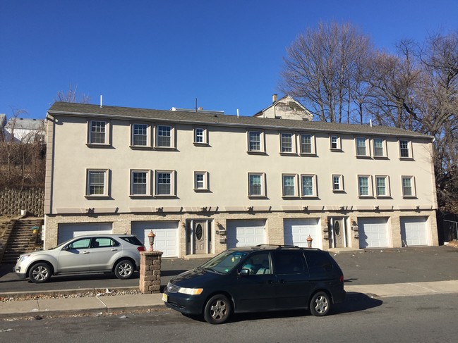 149-161 Maple St in Paterson, NJ - Building Photo - Other