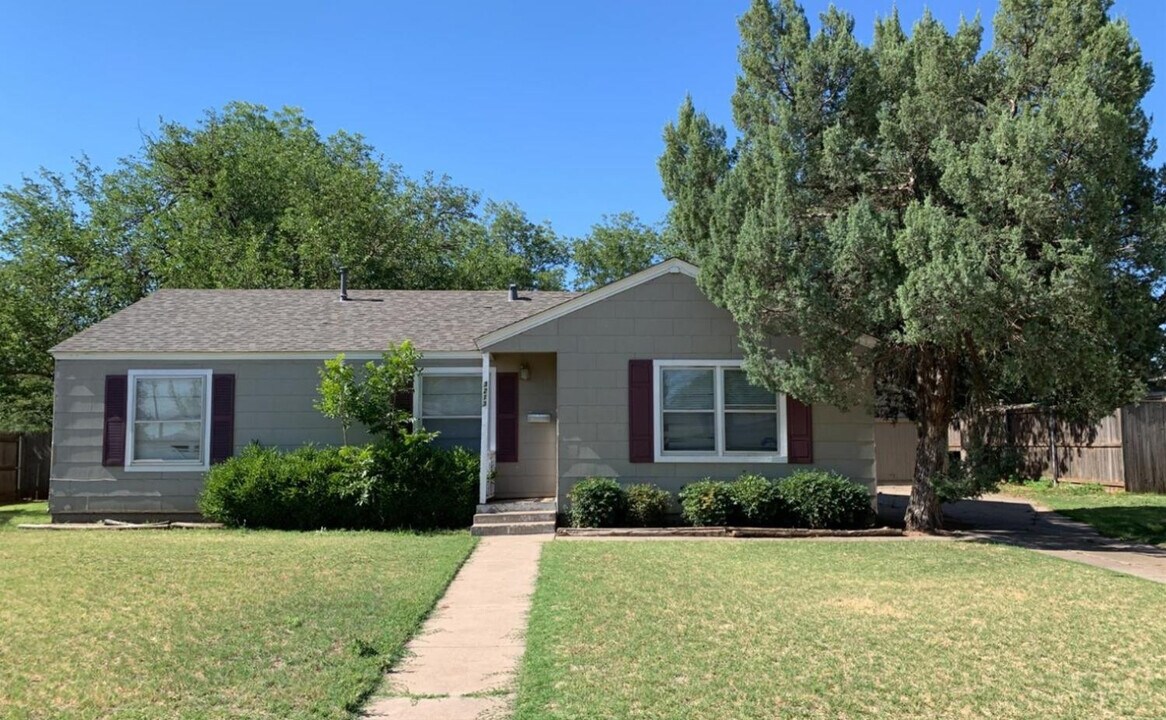 3213 30th St in Lubbock, TX - Building Photo