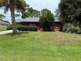 608 Stevenson Ave in Sebastian, FL - Building Photo
