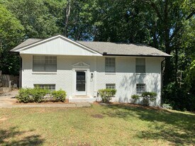 2467 Carolyn Dr in Smyrna, GA - Building Photo