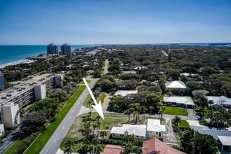 3913 Silver Palm Dr, Unit 2 in Vero Beach, FL - Foto de edificio - Building Photo