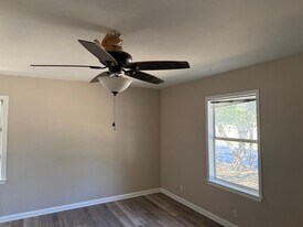 507 Moore St in San Marcos, TX - Building Photo