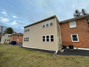 494 Kenwood Ave, Unit B2L in Delmar, NY - Building Photo - Building Photo
