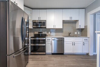 894 Ormewood Ave SE, Unit 2 in Atlanta, GA - Foto de edificio - Building Photo