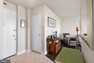 2601 Pennsylvania Ave in Philadelphia, PA - Building Photo