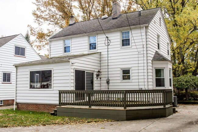 20040 Bonnie Bank Blvd in Rocky River, OH - Building Photo - Building Photo