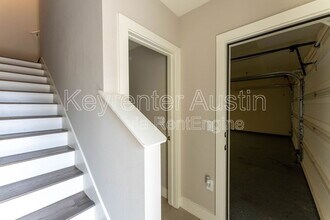 604 N Bluff Dr in Austin, TX - Building Photo - Building Photo