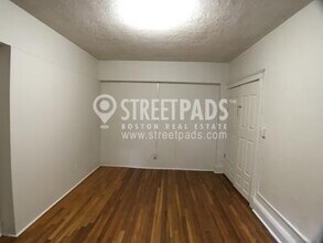1810 Commonwealth Ave in Boston, MA - Building Photo - Building Photo