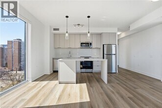 2088 James St in Burlington, ON - Building Photo - Building Photo