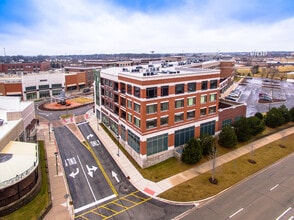 850 Village Center Dr in Burr Ridge, IL - Foto de edificio - Building Photo