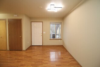 8102 SE Lambert St in Portland, OR - Building Photo - Building Photo