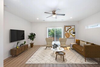 Modern Munger Place townhome with city sky in Dallas, TX - Building Photo - Building Photo