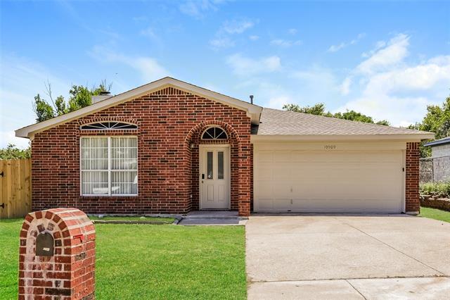 10909 Hornby St in Fort Worth, TX - Foto de edificio