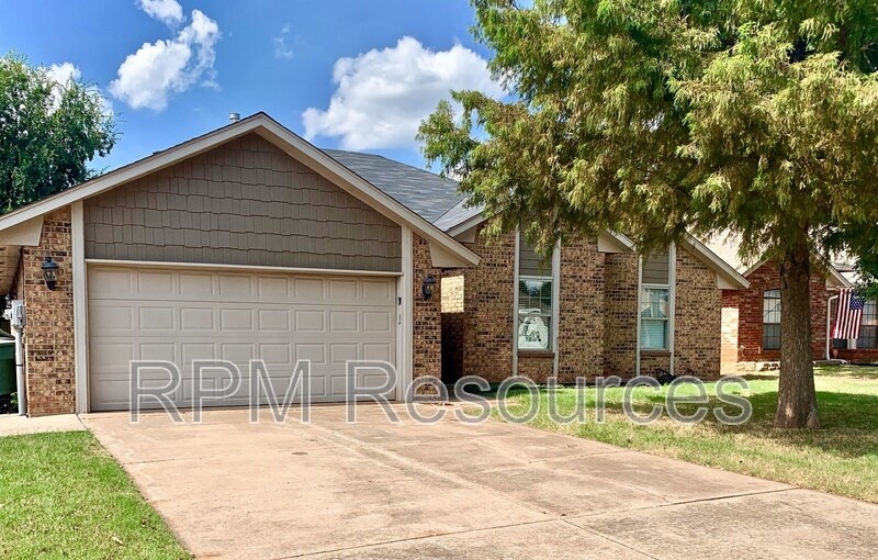 1801 Yosemite Pl in Edmond, OK - Building Photo