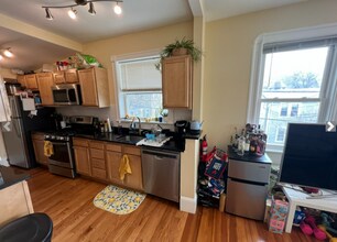 48 Lowell St, Unit 2 in Somerville, MA - Foto de edificio - Building Photo