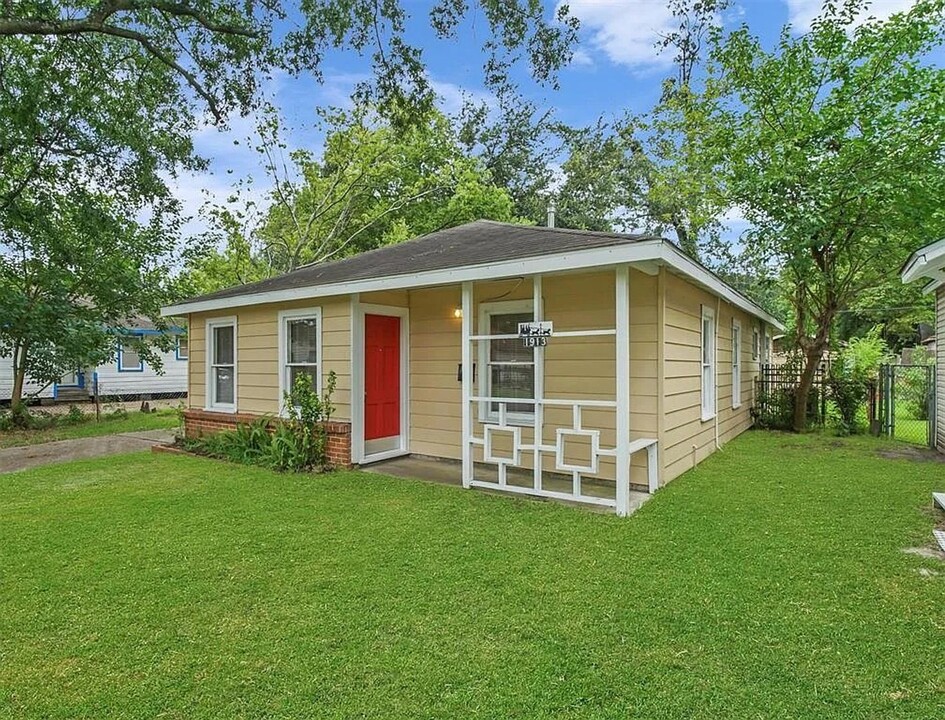 1913 14th St in Galena Park, TX - Building Photo