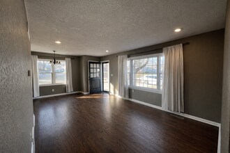 8547 Grandview Ln in Overland Park, KS - Building Photo - Building Photo