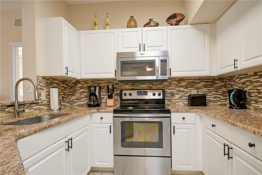 15605 Ocean Walk Circle in Ft. Myers, FL - Building Photo