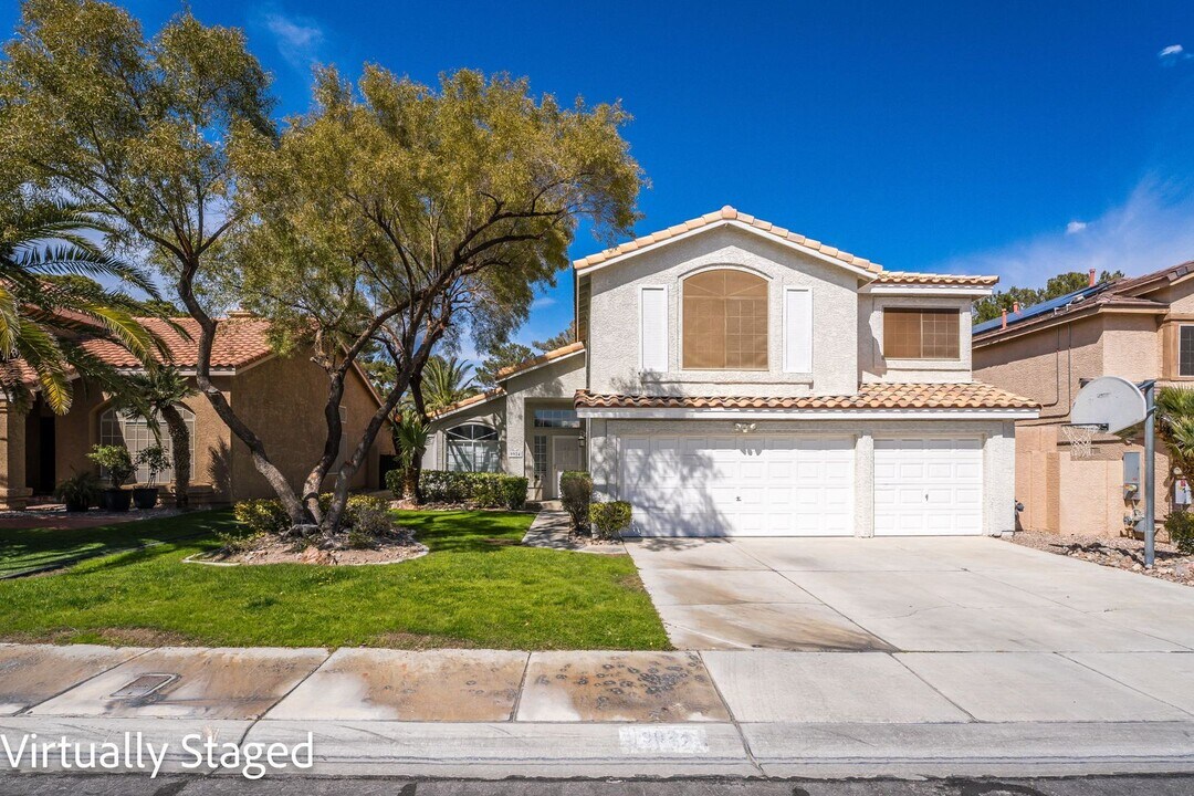 9924 Barrier Reef Dr in Las Vegas, NV - Foto de edificio