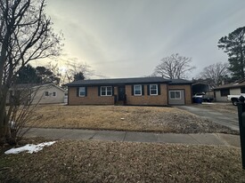 1610 Elmhurst Ln in Portsmouth, VA - Building Photo