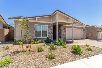 44713 N 44th Dr in Phoenix, AZ - Building Photo - Building Photo