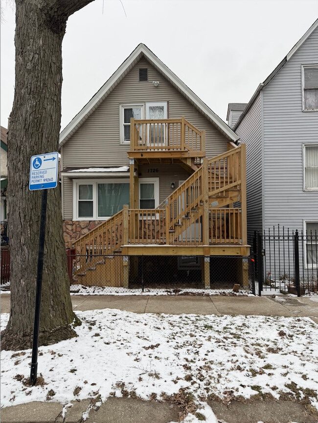 property at 1726 N Artesian Ave