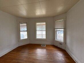 360 Euclid Ave, Unit A in Elmira, NY - Foto de edificio - Building Photo