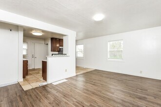 147 Ross Dr in Clearfield, UT - Building Photo - Building Photo