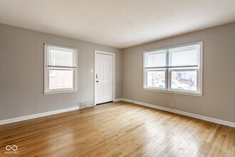 6147 Broadway St in Indianapolis, IN - Building Photo - Building Photo