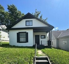 2208 Seneca St in St. Joseph, MO - Building Photo