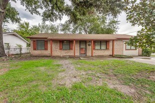 1230 Fairdale St in Irving, TX - Building Photo