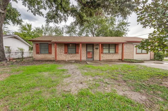 1230 Fairdale St in Irving, TX - Building Photo