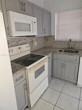 2041 NW 81st Ave in Pembroke Pines, FL - Building Photo - Building Photo