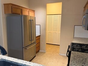 2050 Los Feliz St in Las Vegas, NV - Building Photo - Building Photo