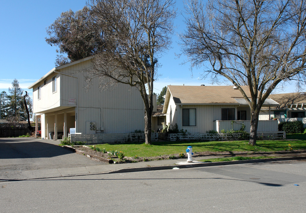 2397 Kenton Ct in Santa Rosa, CA - Building Photo