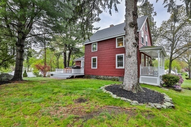 107 Greenwood St in Wakefield, MA - Building Photo - Building Photo