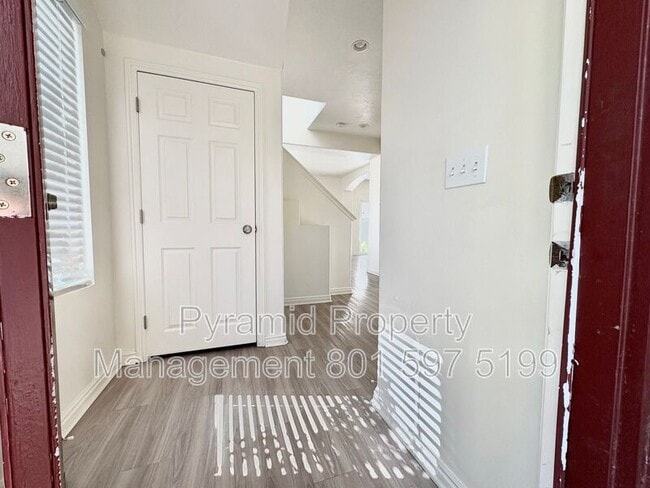 1553 Vivante Way in West Valley City, UT - Building Photo - Building Photo
