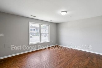 303 E Ridge Dr in Hagerstown, MD - Building Photo - Building Photo