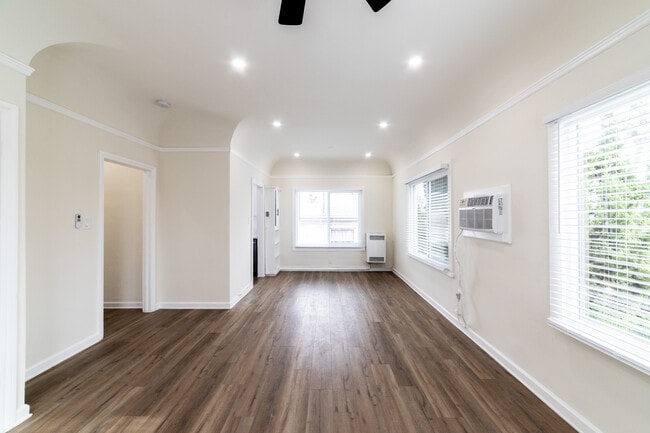 211 N Berendo St in Los Angeles, CA - Building Photo - Building Photo