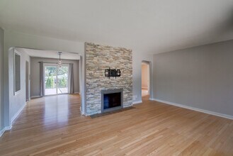 5212 Midmoor Rd in Monona, WI - Building Photo - Building Photo