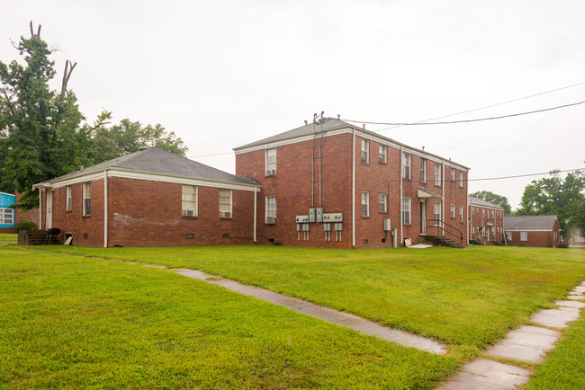 Cloverdale Garden Apartments in Bessemer, AL - Building Photo - Building Photo