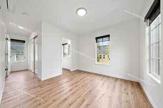 1116 SE Lincoln St in Portland, OR - Building Photo - Building Photo