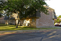 Remond Cliff Plaza in Dallas, TX - Foto de edificio - Building Photo