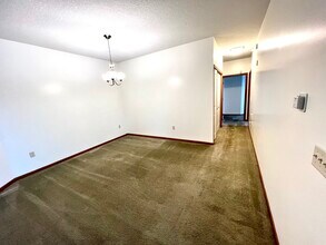 2103 Silver Bell Rd, Unit 204 in Eagan, MN - Building Photo - Building Photo