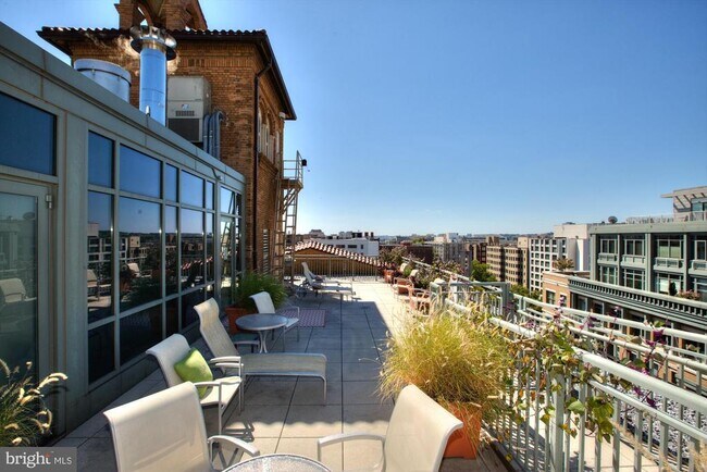 2425 L St NW in Washington, DC - Building Photo - Building Photo