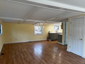 302 Primrose Path in Manorville, NY - Building Photo - Building Photo
