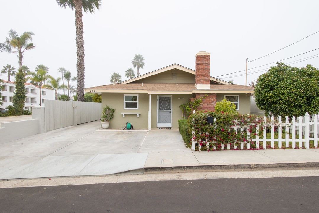 105 Avenida Pala in San Clemente, CA - Building Photo